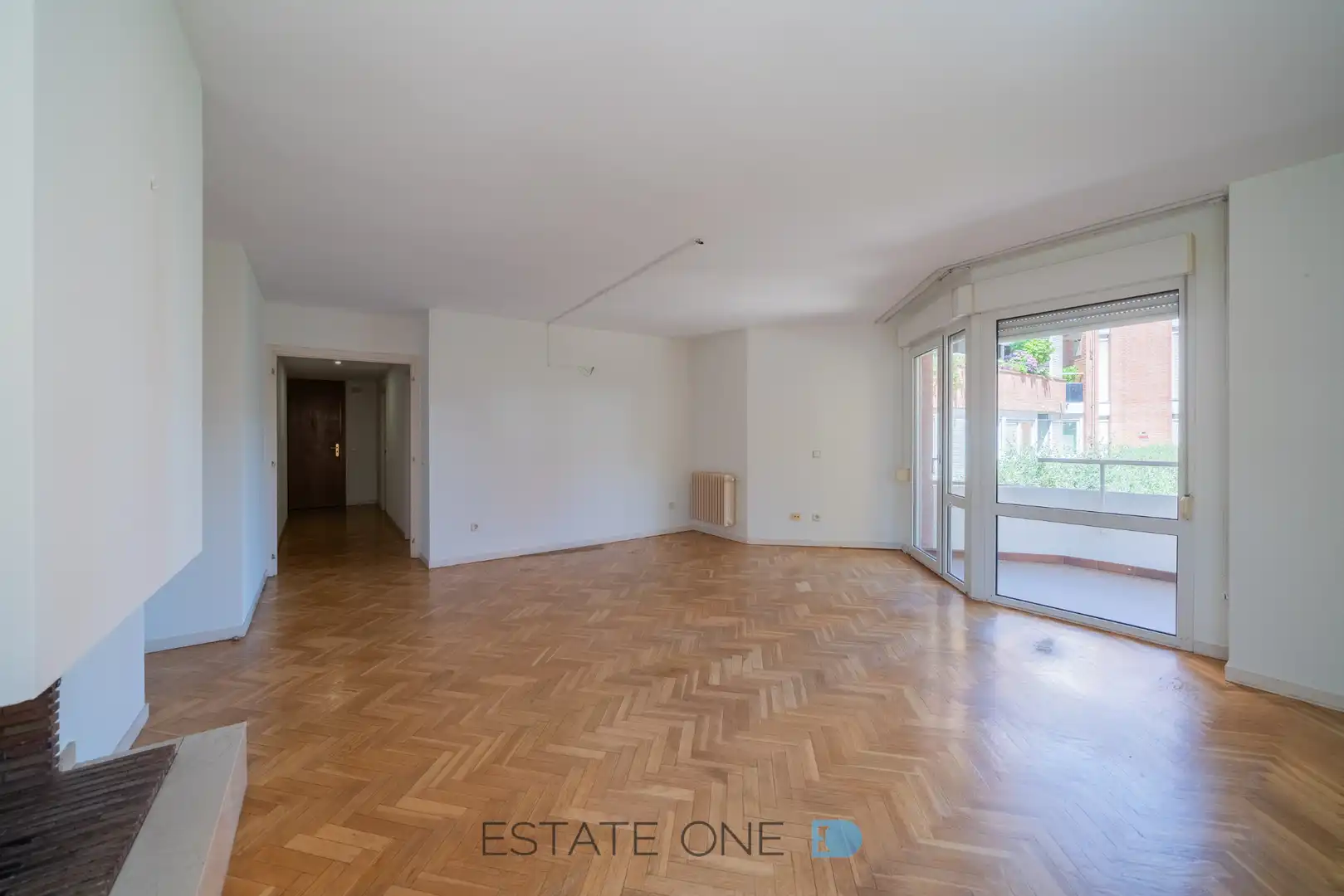 Sala de estar de Piso en venta en Pozuelo de Alarcón con Calefacción, Jardín privado y Parquet
