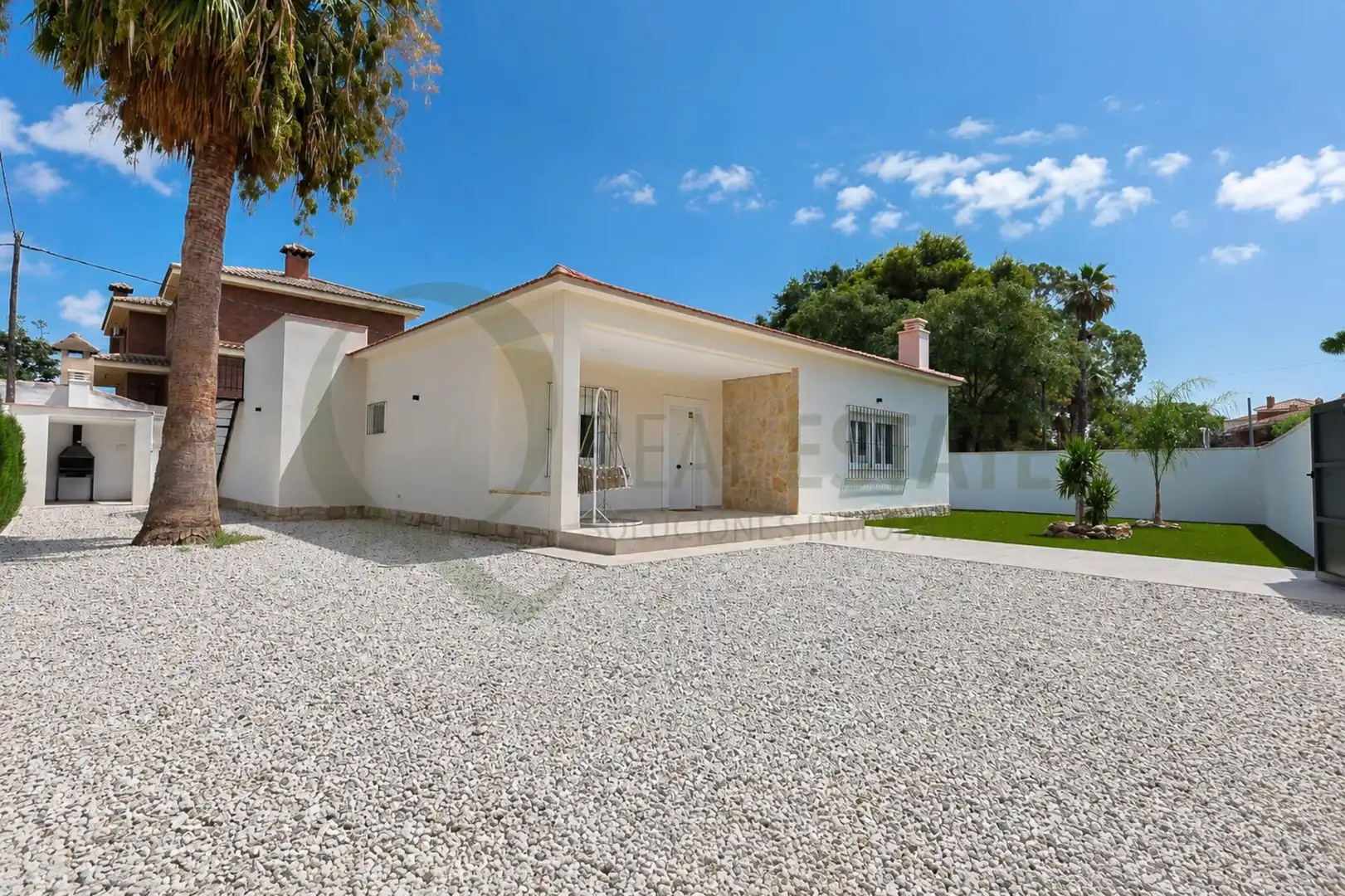 Vista exterior de Casa o xalet en venda en Sant Joan d'Alacant amb Aire condicionat, Jardí privat i Piscina