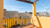 Vista exterior de Casa adosada en venda en Estepona amb Terrassa, Traster i Balcó