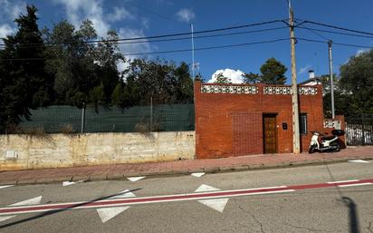 Vista exterior de Casa o xalet en venda en Vallirana amb Jardí privat