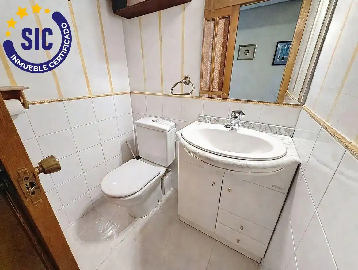 Baño de Piso en venta en Valencia con Calefacción y Terraza