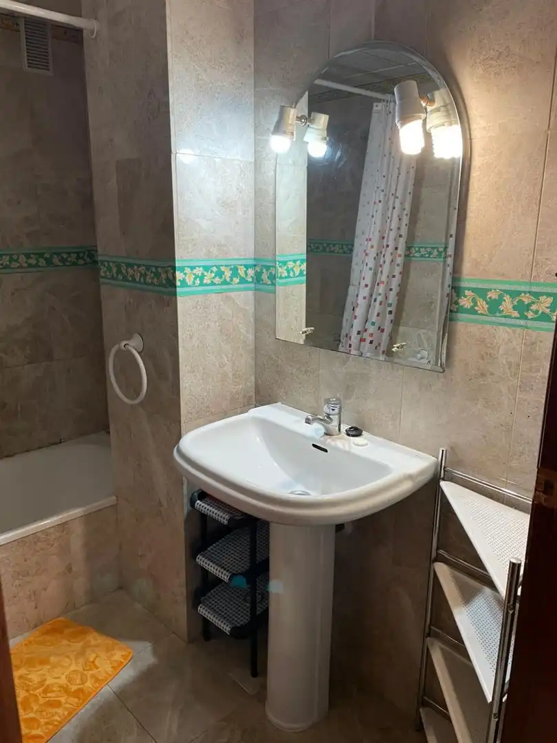 Baño de Piso de alquiler en Badajoz con Aire acondicionado, Calefacción y Amueblado