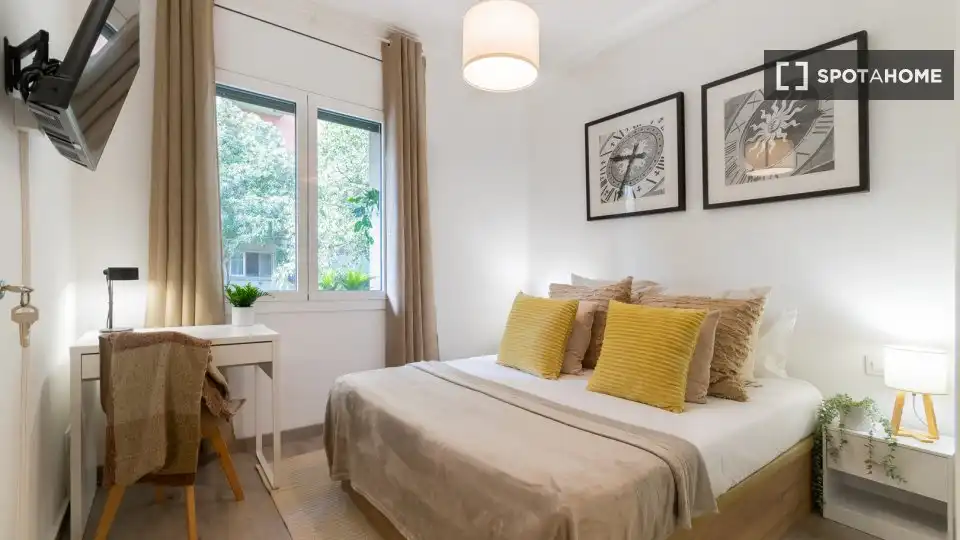 Bedroom of Flat for share in Barcelona  with Air Conditioner, Heating and Terrace