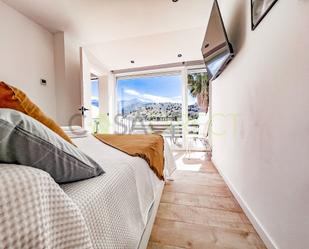 Dormitori de Apartament de lloguer en Frigiliana amb Aire condicionat i Piscina