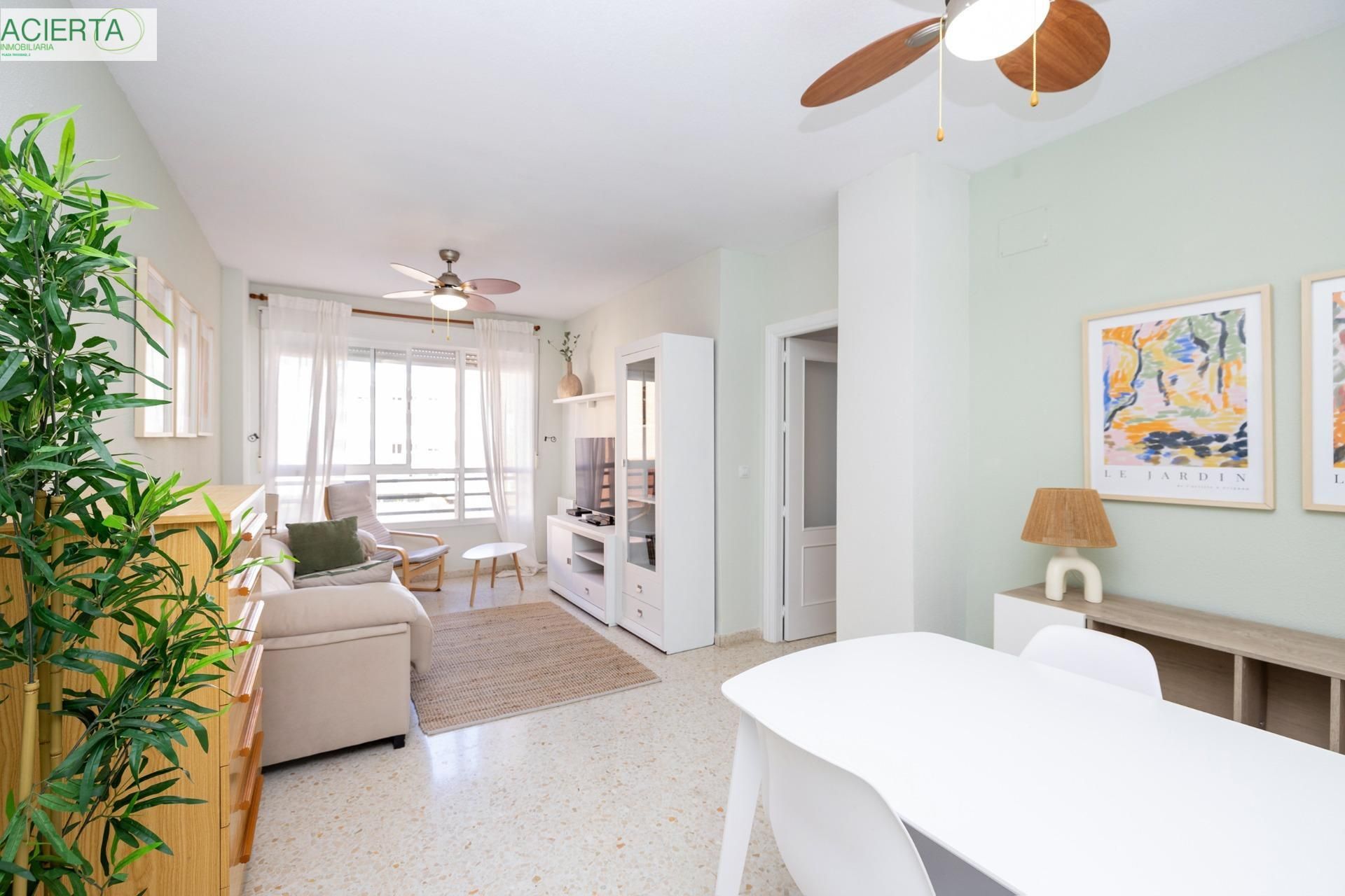 Living room of Flat for sale in  Granada Capital  with Heating, Terrace and Community pool