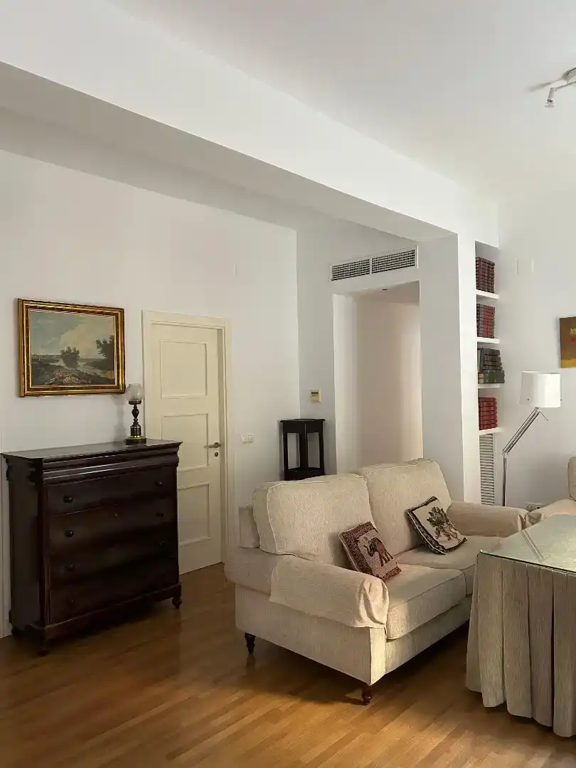 Living room of Flat for rent in Sevilla  with Air Conditioner, Parquet flooring and Furnished