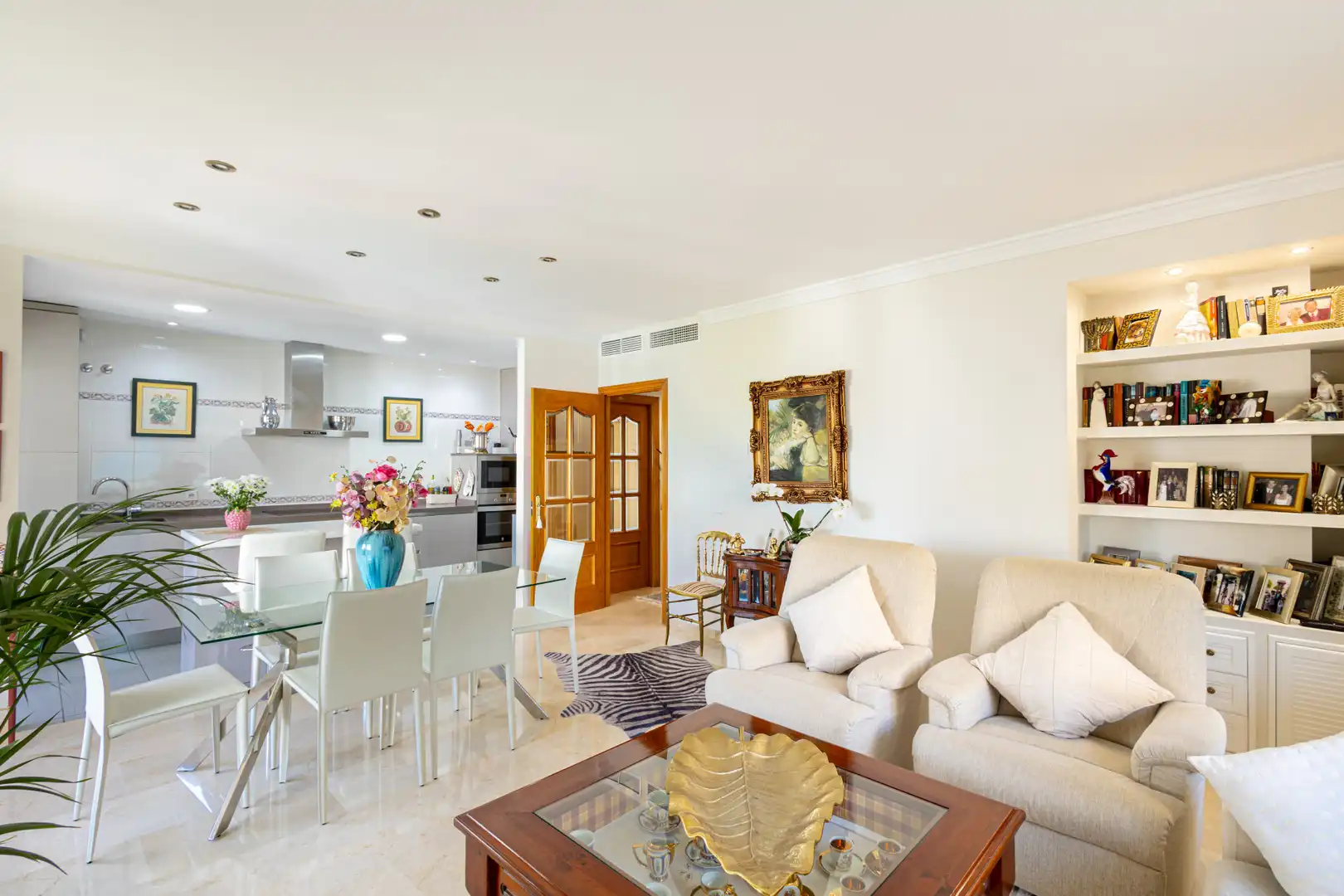 Sala de estar de Ático en venta en Marbella con Aire acondicionado, Calefacción y Terraza