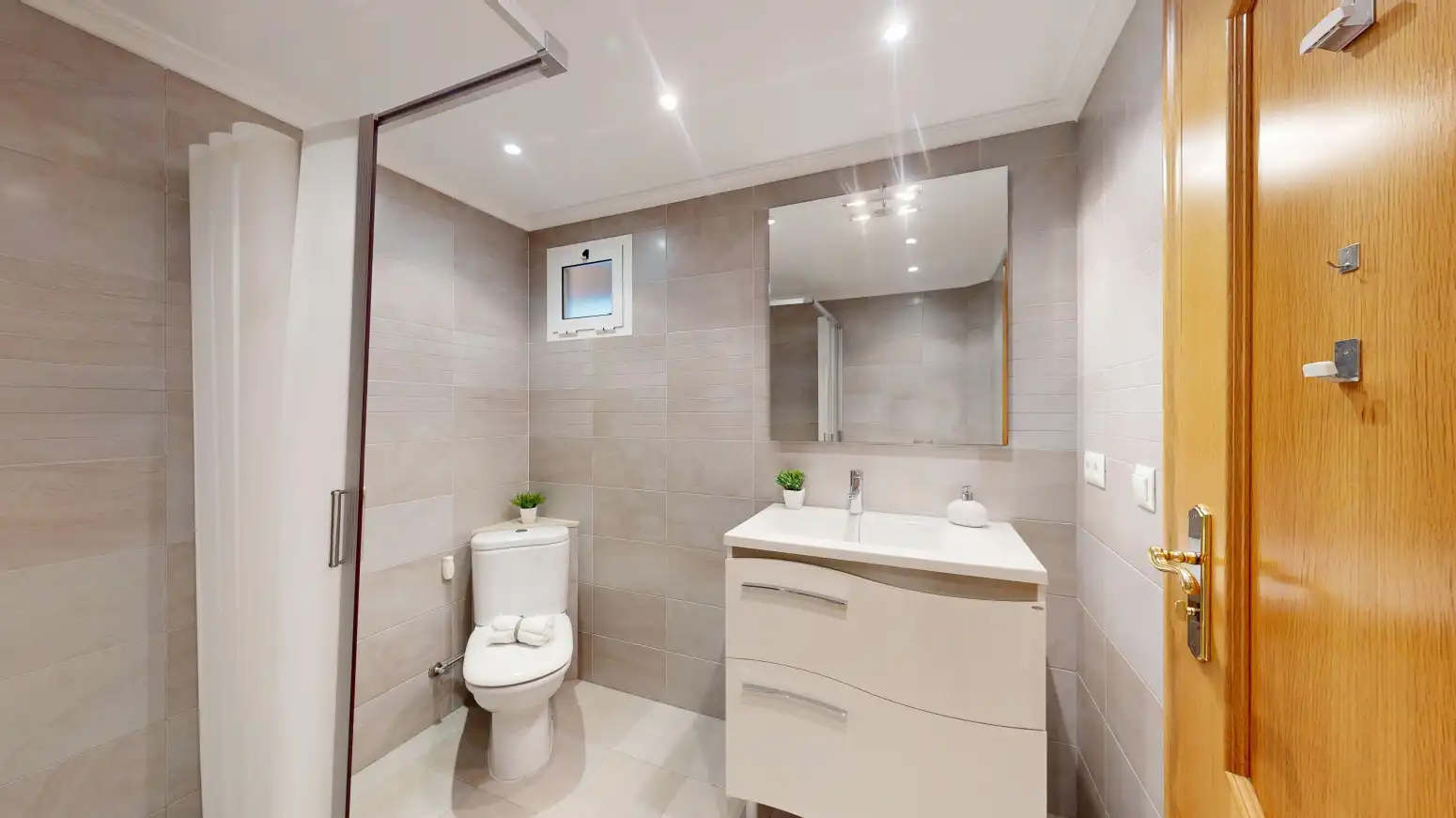 Baño de Piso en venta en Valencia con Aire acondicionado y Balcón