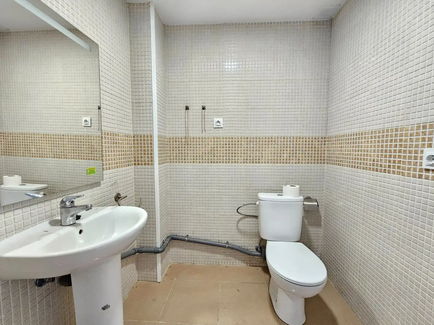 Bany de Local de lloguer en Sant Vicenç Dels Horts