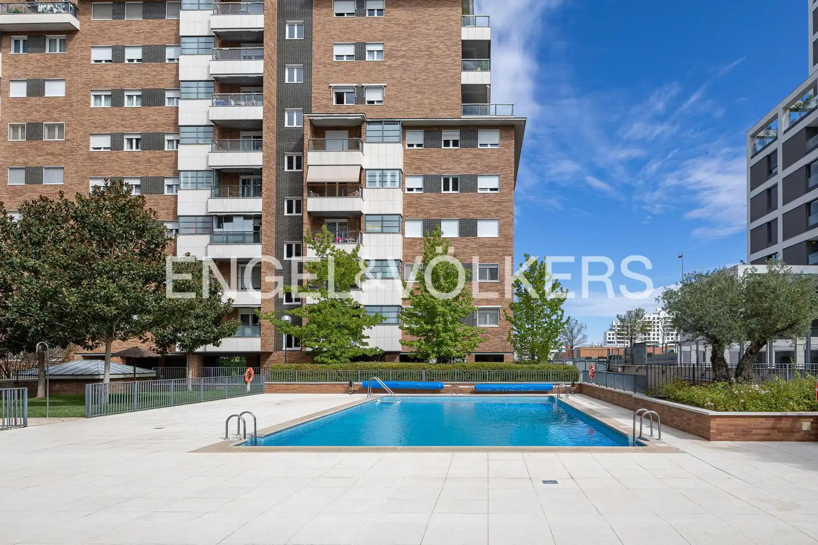 Swimming pool of Flat for rent in Hortaleza