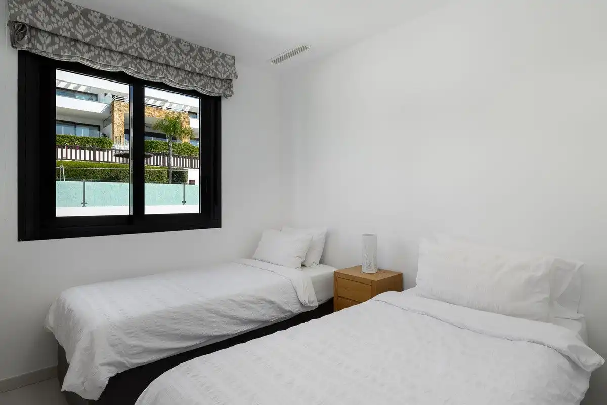 Dormitori de Casa o xalet en venda en Marbella amb Terrassa, Alarma i Piscina comunitària