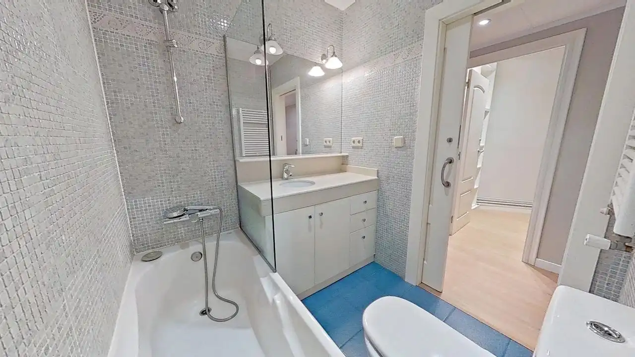 Baño de Piso en venta en Barcelona con Aire acondicionado, Calefacción y Amueblado