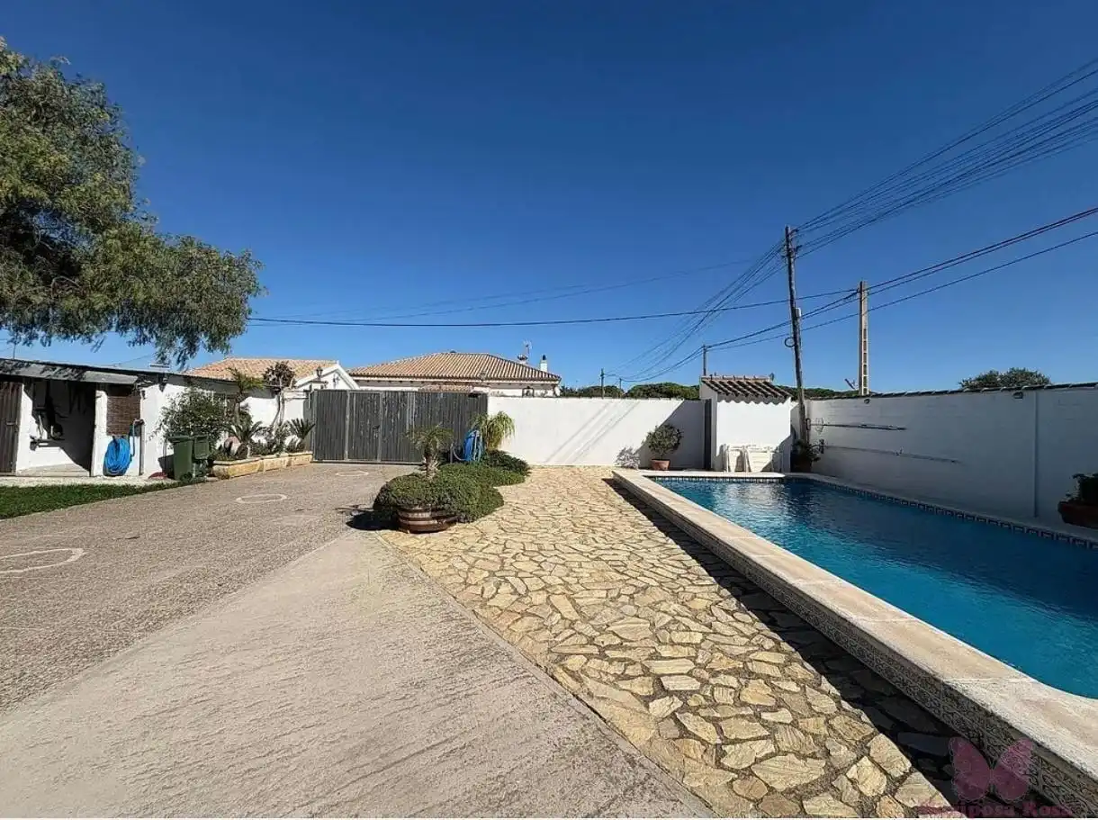 Piscina de Casa o xalet en venda en Chiclana de la Frontera amb Aire condicionat, Calefacció i Traster