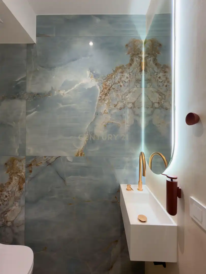 Baño de Apartamento en venta en Madrid con Aire acondicionado, Horno y Lavadora