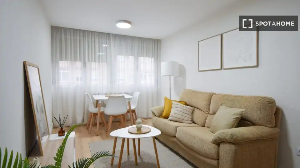 Room in Tres Olivos - Valverde
