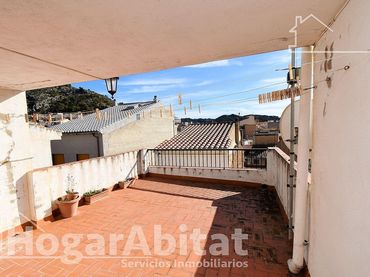 Casa amb balcó en venda a Calle la balma