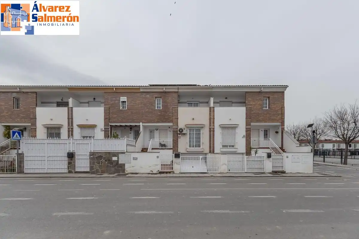 Adossat amb terrassa en venda a Belicena