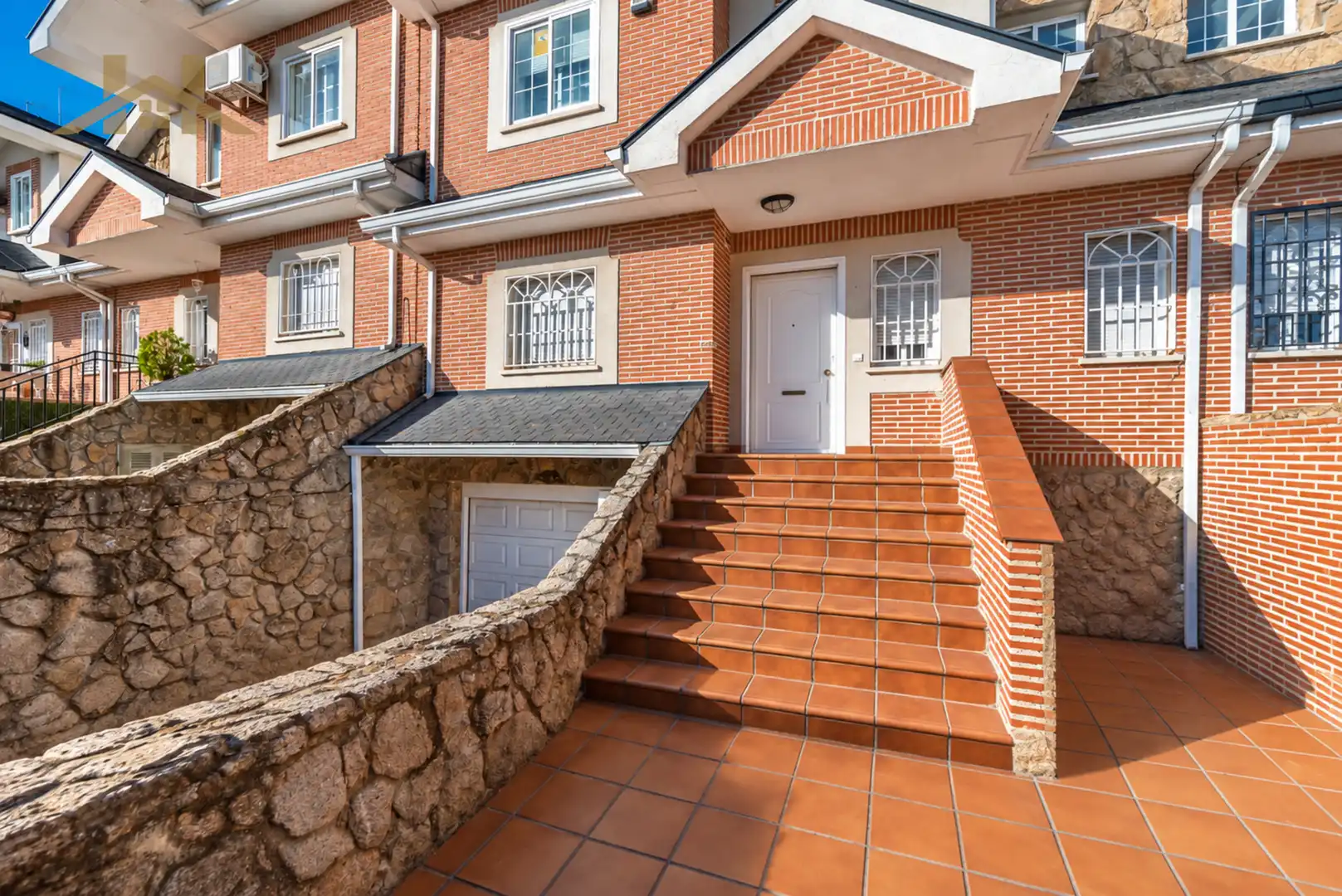 Terraced house with pool for sale in Calle Miguel de Cervantes 120, imagen 5