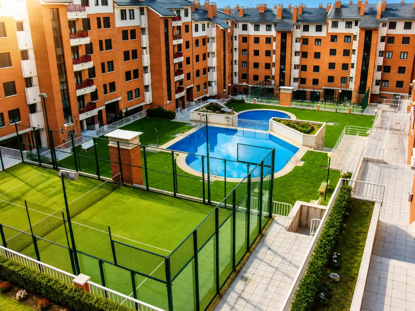 Piscina de Piso en venta en Castro-Urdiales con Calefacción, Jardín privado y Terraza