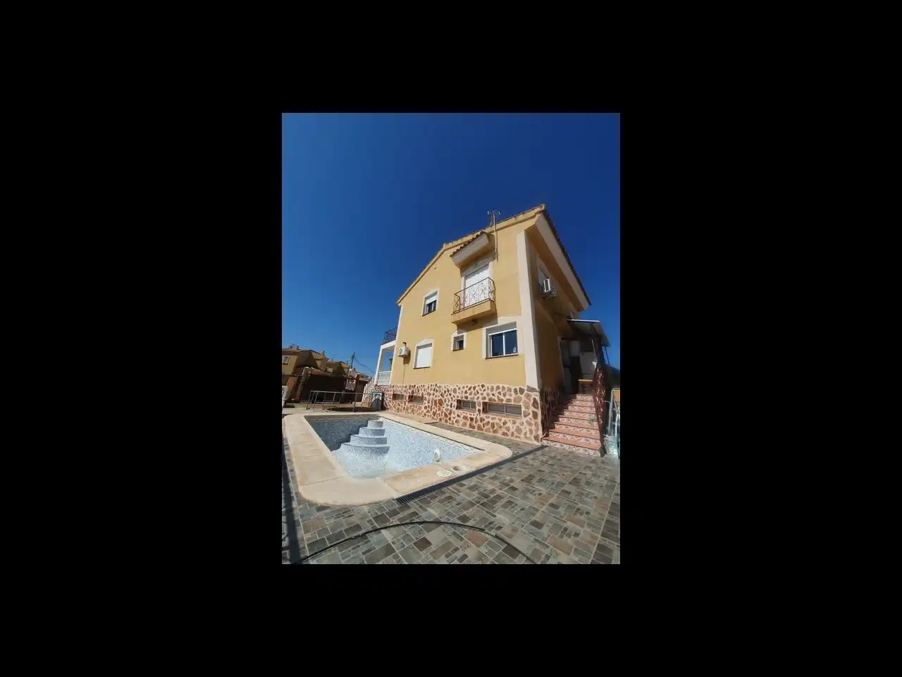 Vista exterior de Casa o xalet en venda en Orihuela amb Aire condicionat, Calefacció i Jardí privat