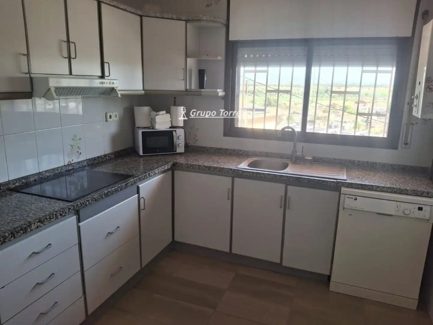 Cuina de Casa o xalet en venda en Masllorenç amb Aire condicionat, Calefacció i Jardí privat