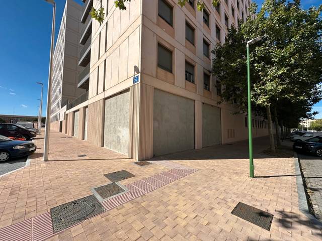 Local comercial en Alquiler en Calle Severo Ochoa en Plantío - Alcampo