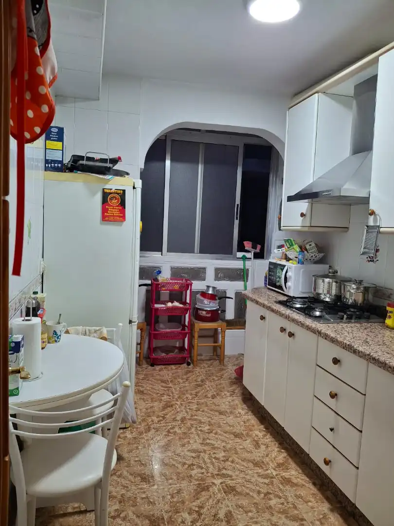 Cuina de Pis en venda en Almería amb Terrassa i Moblat