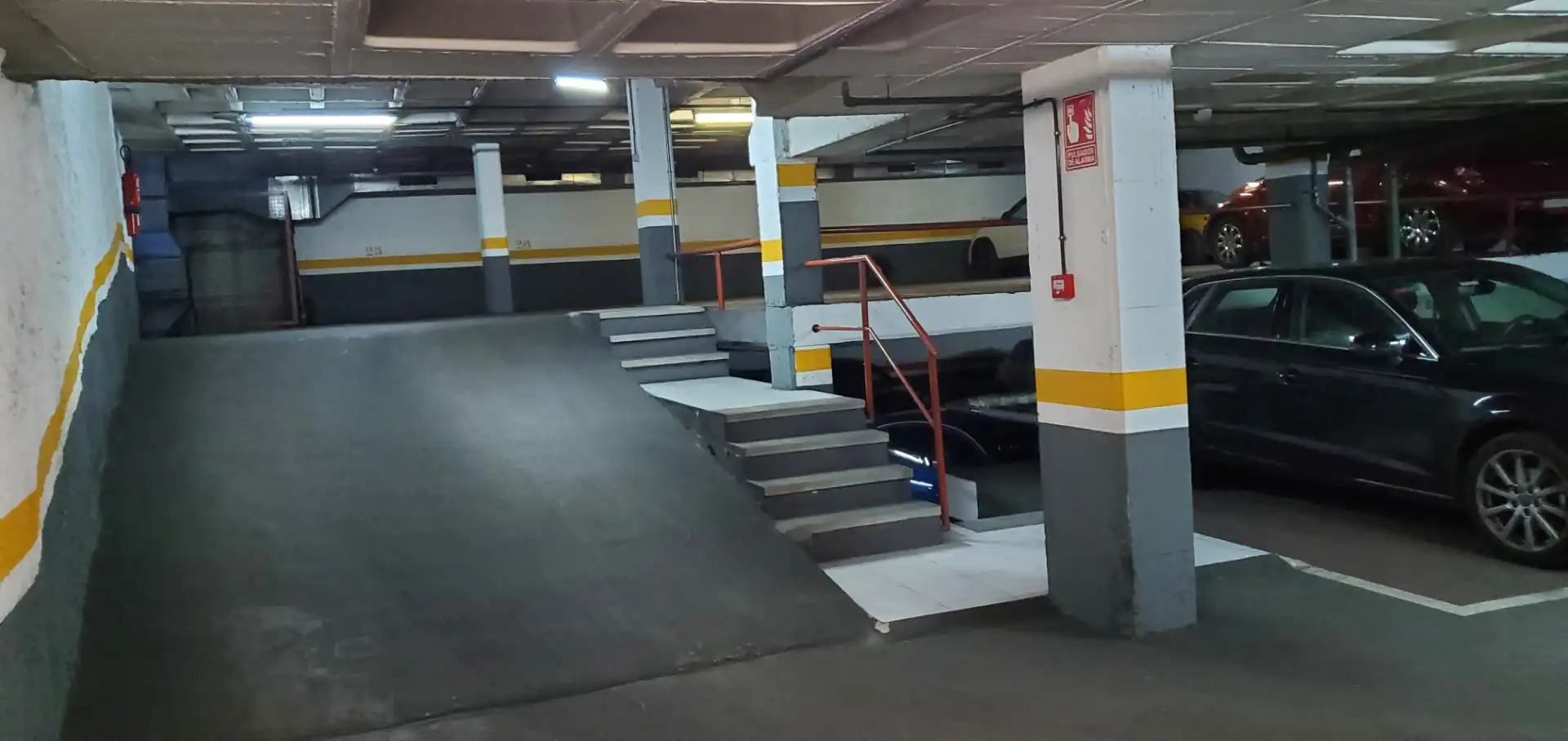 Individual con ascensor en venta en Carrer dels Comtes de Bell-Lloc 79, imagen 2