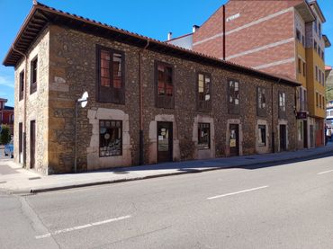 Local comercial en alquiler en Parres