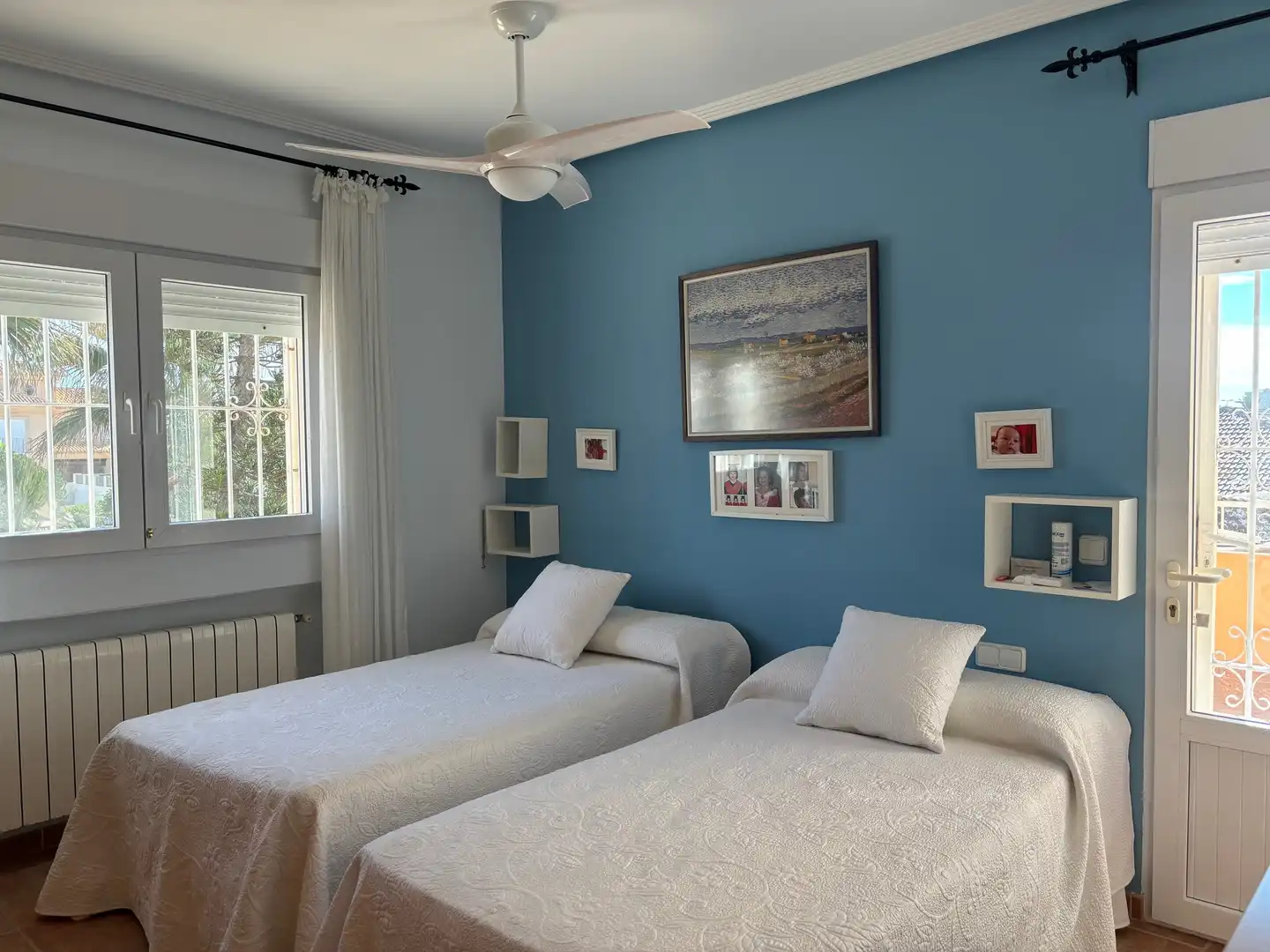 Schlafzimmer von Erdgeschoss zum Verkauf in La Manga del Mar Menor mit Klimaanlage, Privatgarten und Schwimmbad
