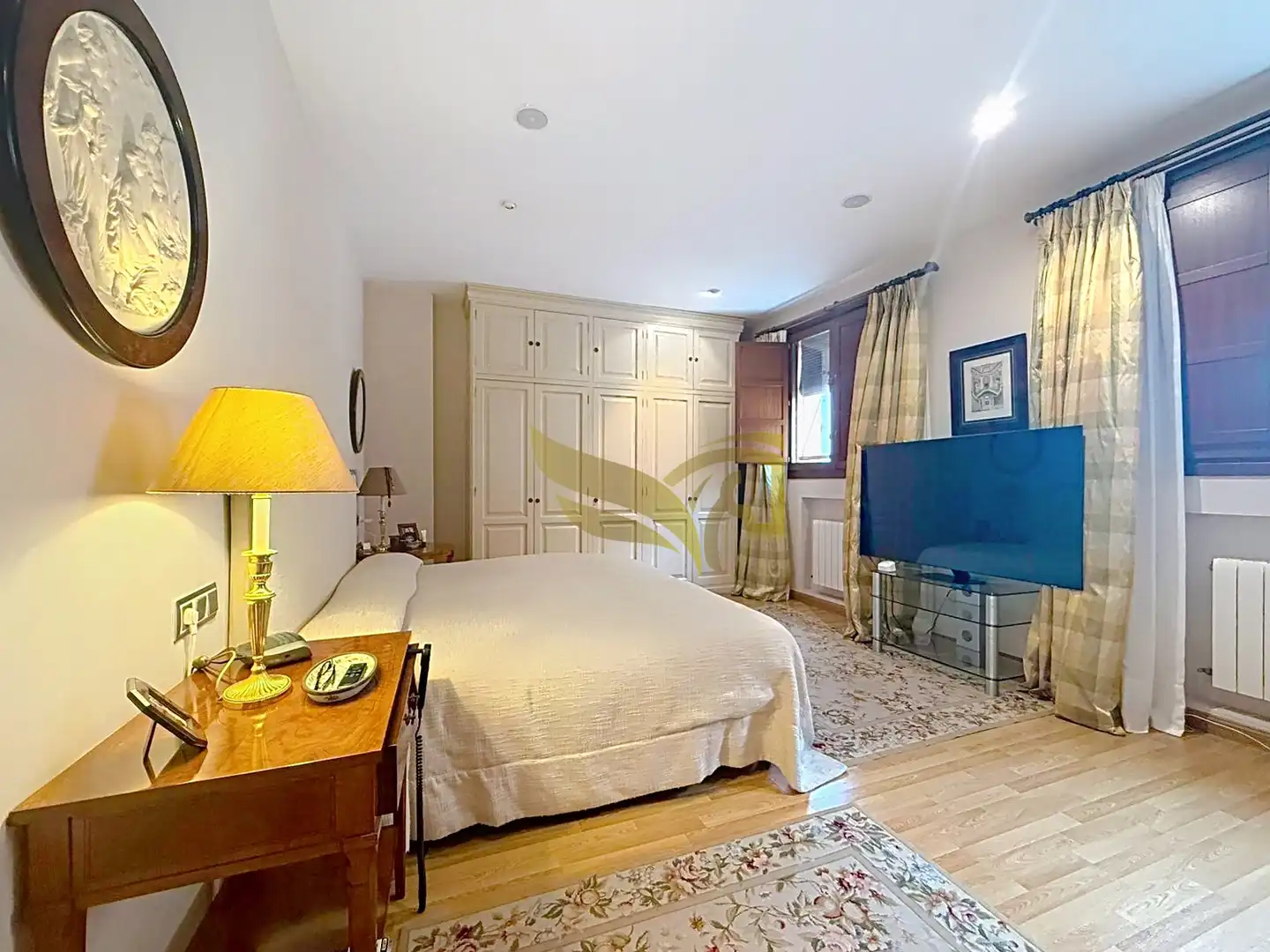Schlafzimmer von Einfamilien-Reihenhaus zum Verkauf in Sevilla mit Klimaanlage, Heizung und Privatgarten