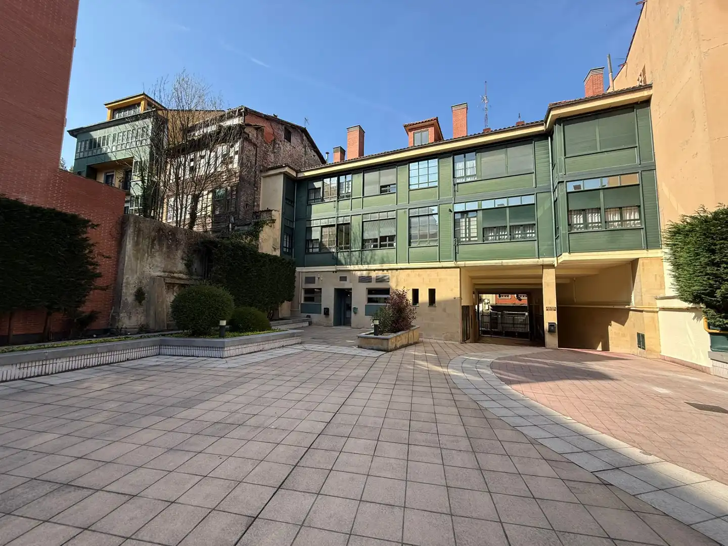 Außenansicht von Wohnung zum Verkauf in Oviedo  mit Heizung, Abstellraum und Möbliert