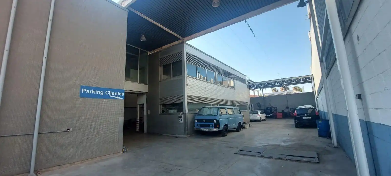Vista exterior de Nau industrial en venda en Alicante / Alacant