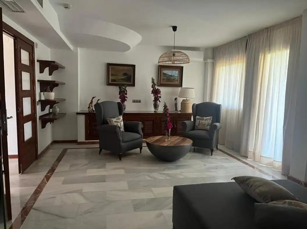 Sala d'estar de Casa o xalet en venda en Córdoba amb Aire condicionat, Jardí privat i Terrassa