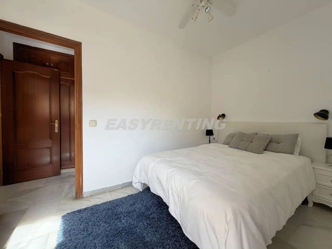Dormitori de Apartament en venda en La Línea de la Concepción amb Terrassa, Traster i Moblat