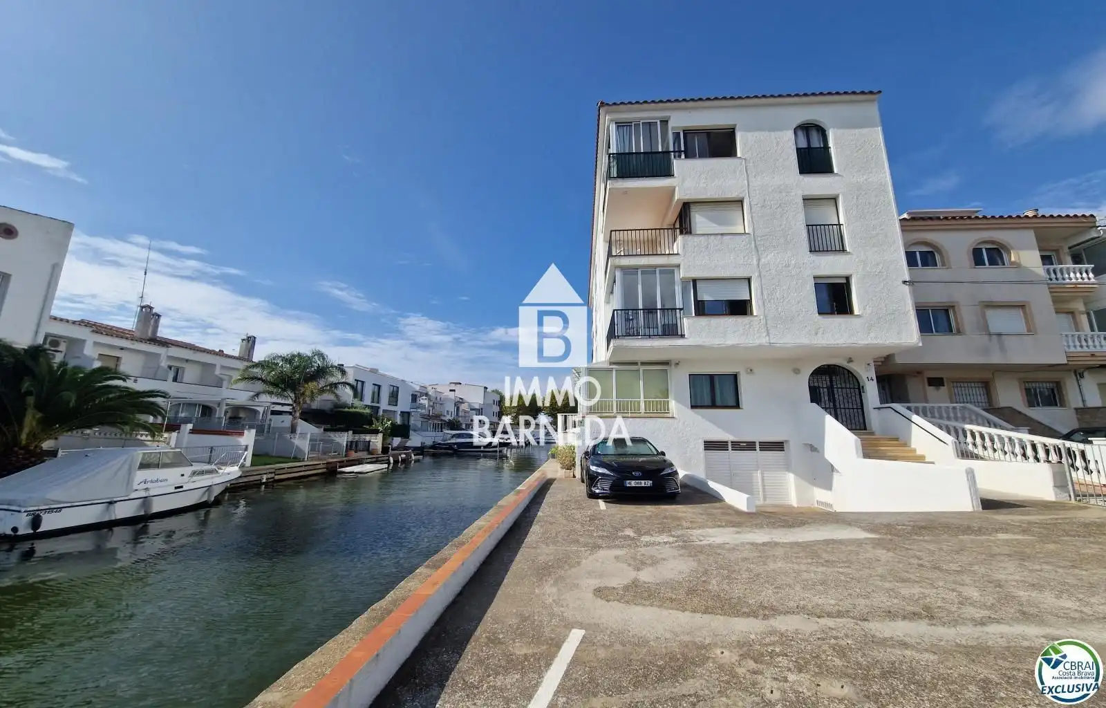 Vista exterior de Pis en venda en Empuriabrava amb Aire condicionat, Calefacció i Terrassa