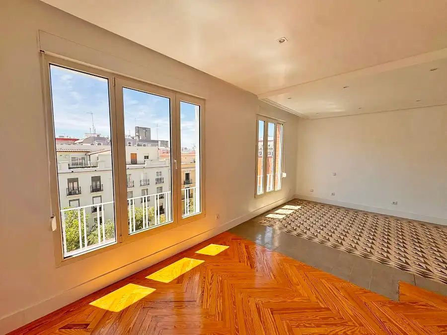 Schlafzimmer von Wohnung zur Miete in Madrid mit Heizung, Parkett und Ofen