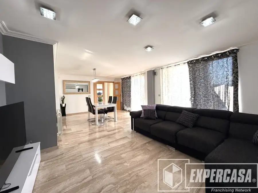Sala d'estar de Casa o xalet en venda en Riba-roja de Túria amb Aire condicionat, Calefacció i Terrassa