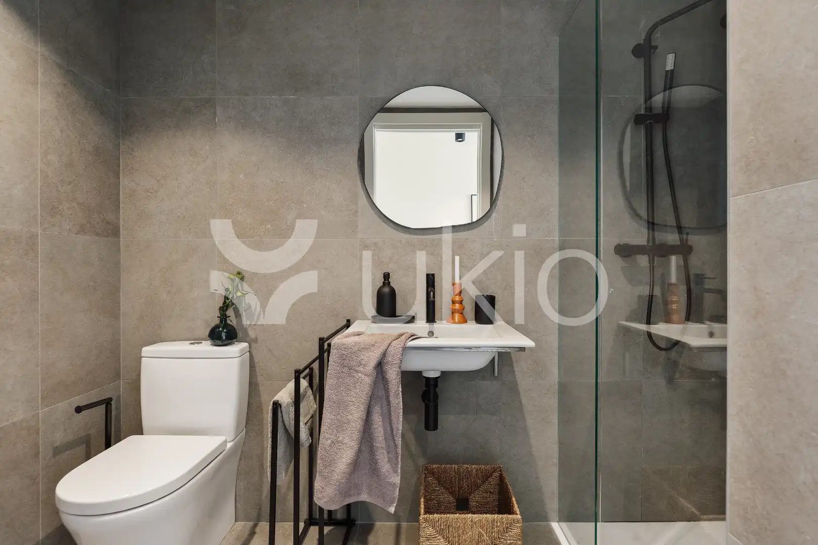 Baño de Apartamento de alquiler en Barcelona con Aire acondicionado, Calefacción y Amueblado