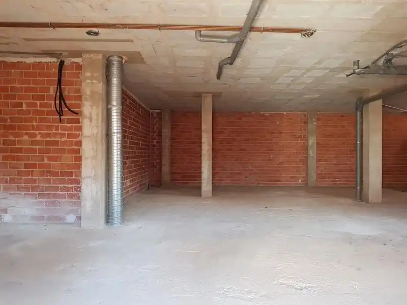 Local comercial en venda a Avenida de la Ilustración 20, imagen 3