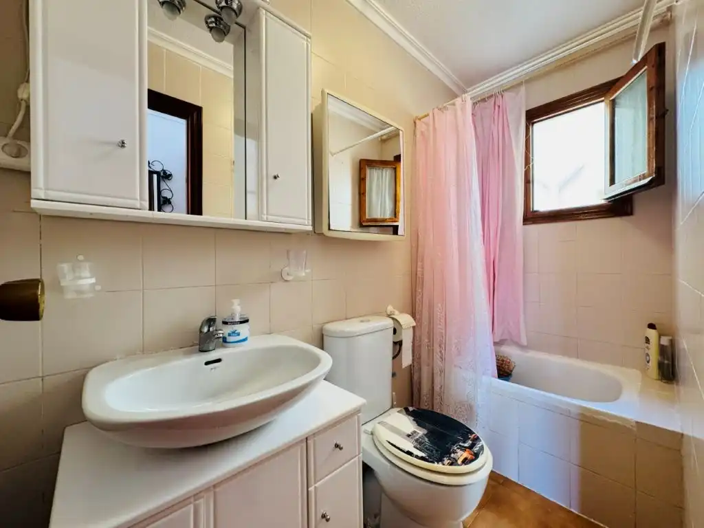 Bathroom of Flat for sale in Torrevieja  with Furnished and Community pool