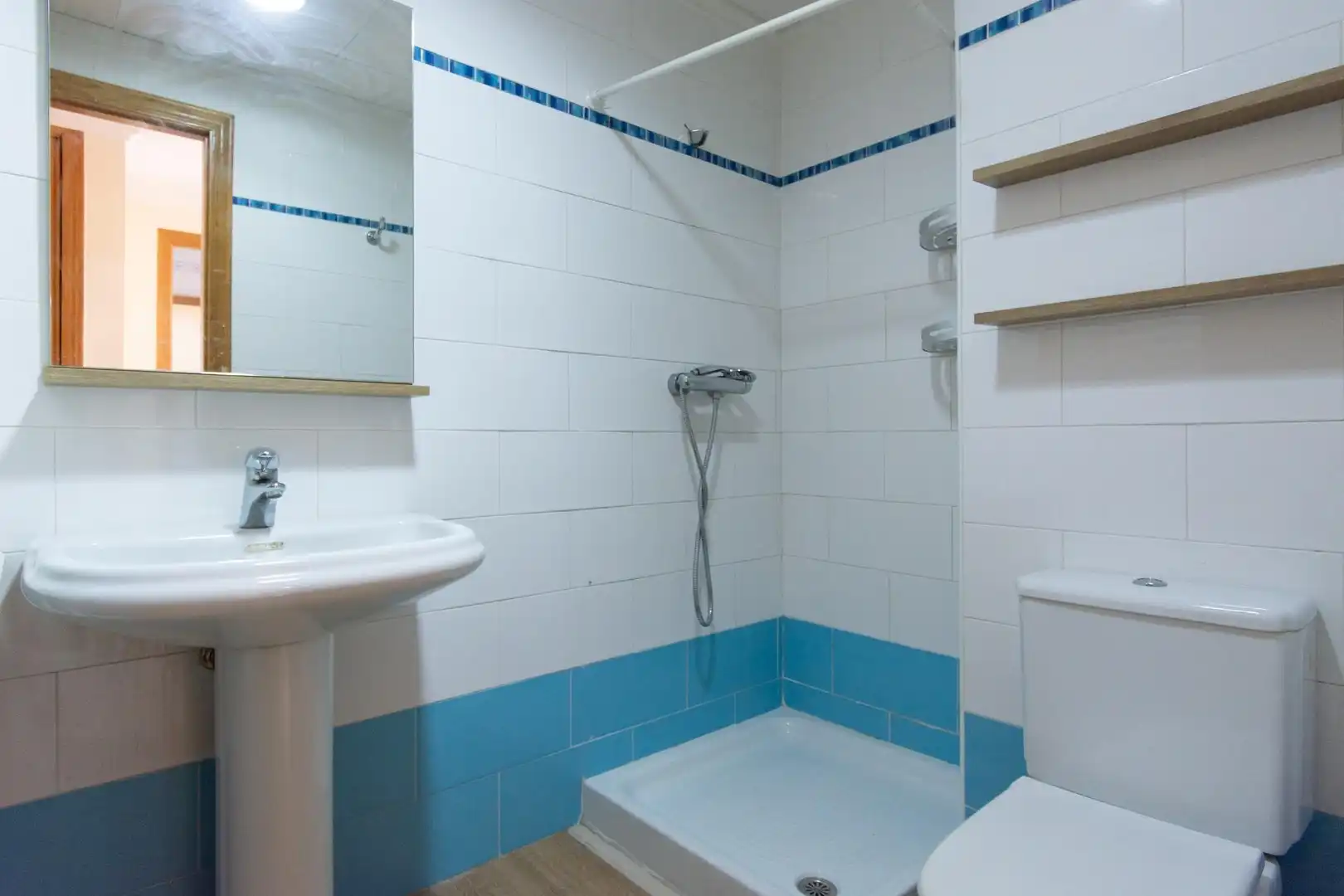 Baño de Piso en venta en Cartagena con Aire acondicionado, Calefacción y Balcón