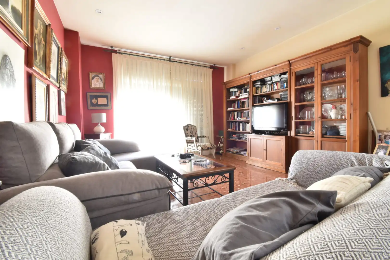 Sala d'estar de Casa adosada en venda en Alcalá de Guadaira amb Terrassa i Balcó