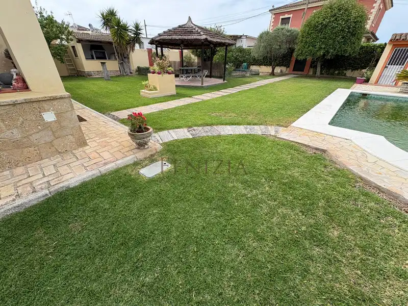 Garden of Houses for sale in El Puerto de Santa María  with Air Conditioner, Private garden and Swimming Pool