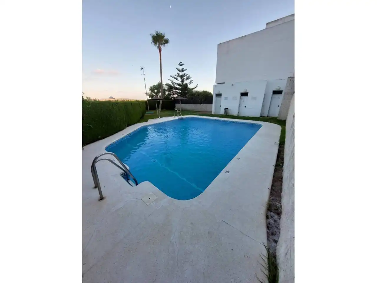 Piscina de Casa o chalet en venta en Conil de la Frontera con Calefacción, Terraza y Piscina comunitaria