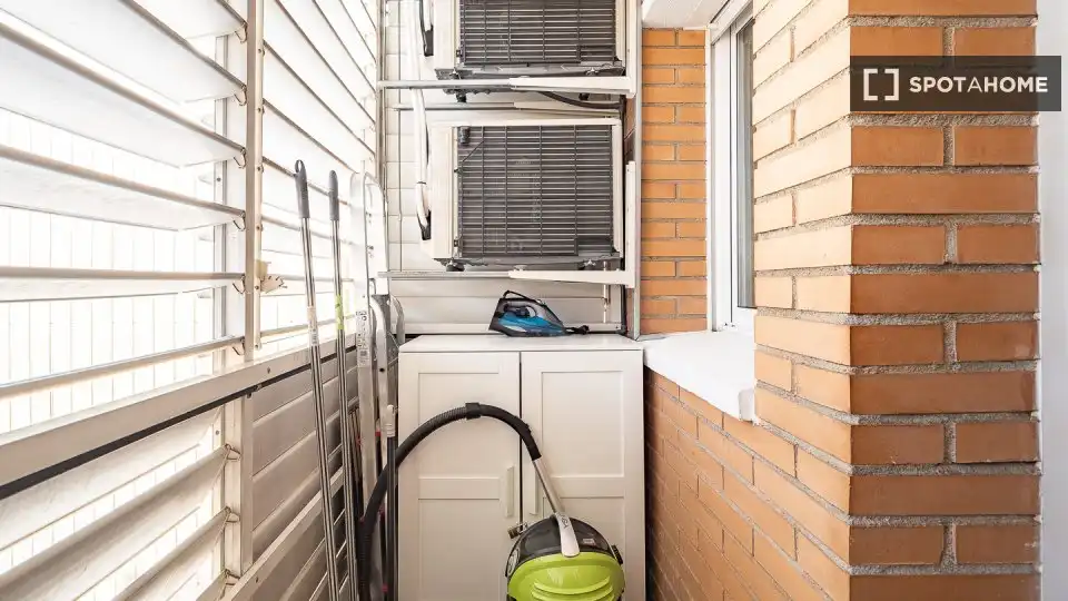 Terrassa de Pis per a compartir en L'Hospitalet de Llobregat amb Aire condicionat, Calefacció i Moblat
