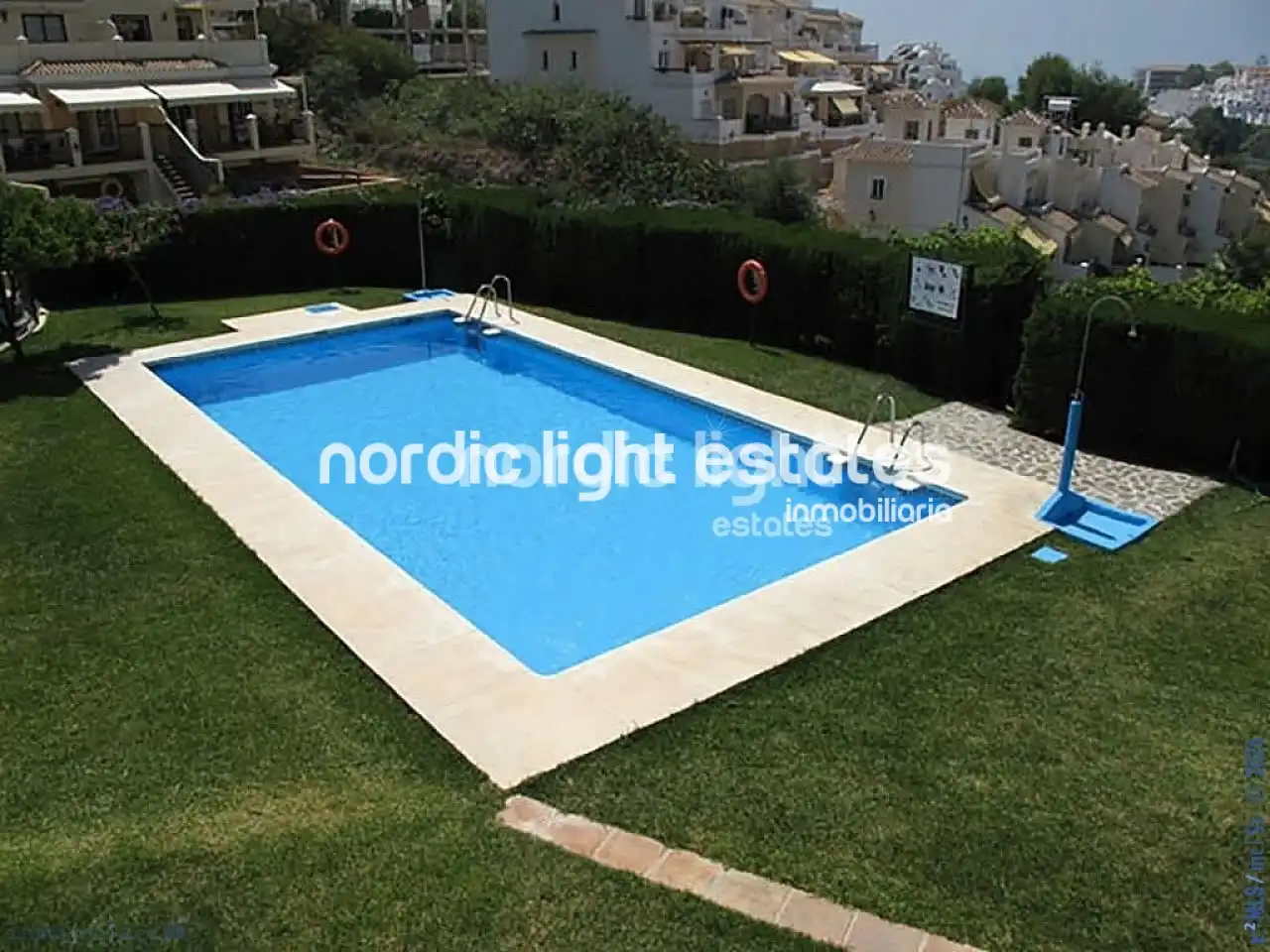 Piscina de Piso en venta en Nerja con Aire acondicionado, Piscina y Amueblado