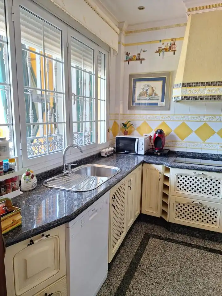 Cocina de Casa o chalet en venta en Alcalá de Guadaira con Aire acondicionado, Jardín privado y Terraza