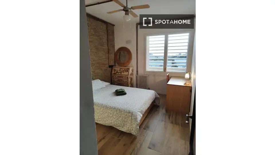 Bedroom of Flat for share in Barcelona  with Air Conditioner, Heating and Furnished