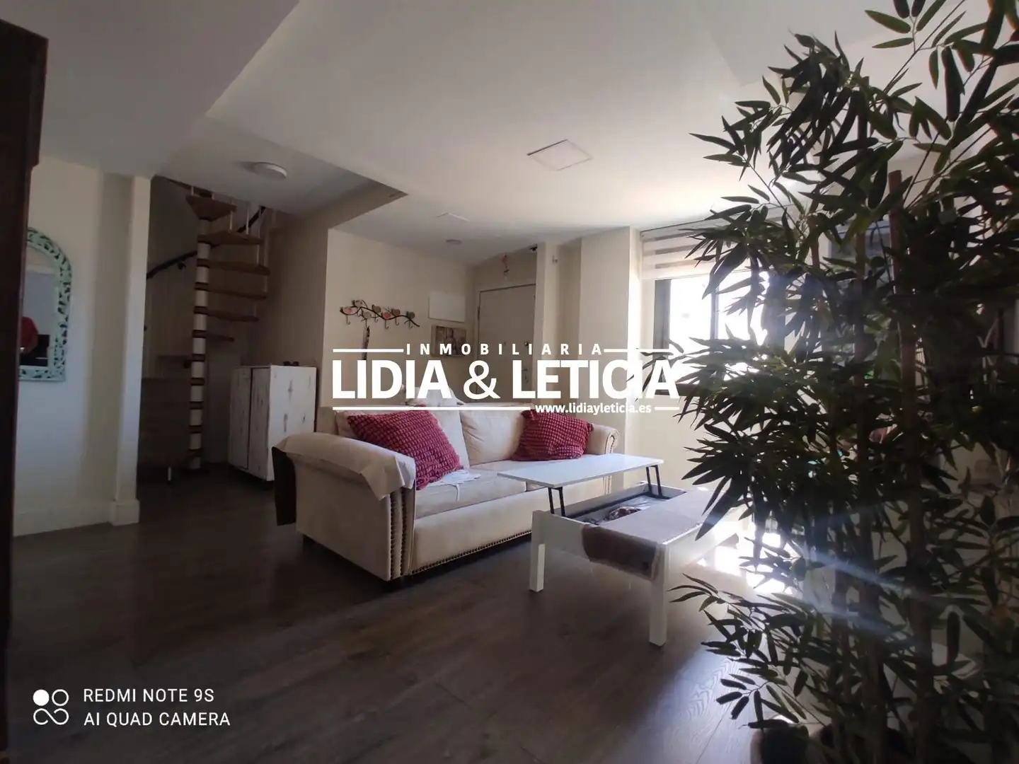 Sala d'estar de Dúplex en venda en Alcalá de Guadaira amb Aire condicionat i Piscina comunitària